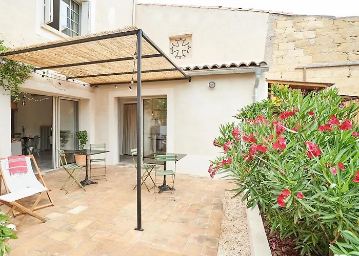 Maison 1634 - Climatisation, Piscine, Parking, Centre Ville, Petit-Dejeuner Compris